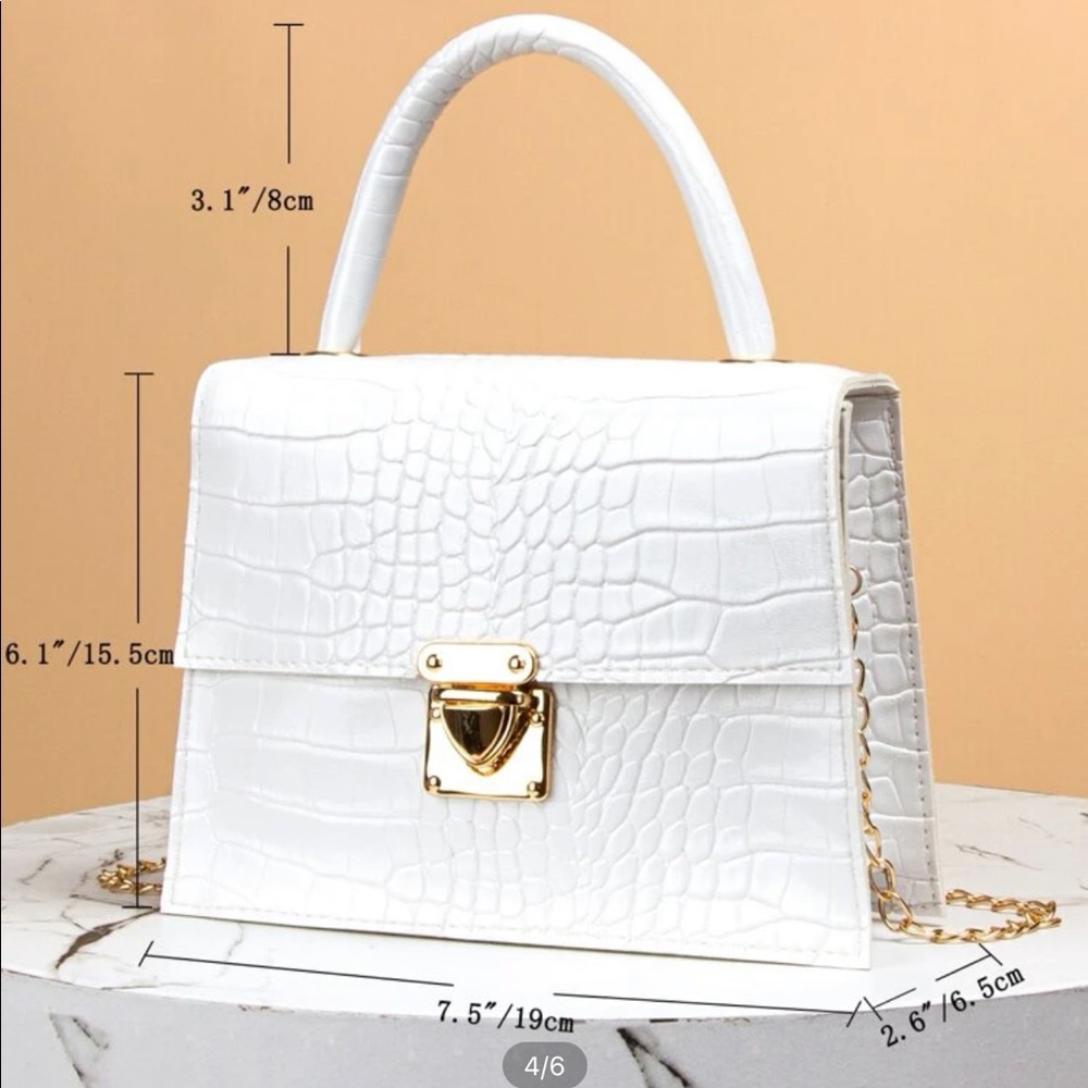 Push Lock Chain Purse - Picture 2 of 3